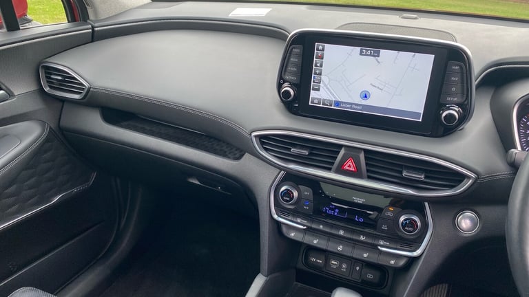 2019 Hyundai Santa Fe 2.2 CRDi Premium SE 5dr 4WD Auto ESTATE DIESEL Automatic