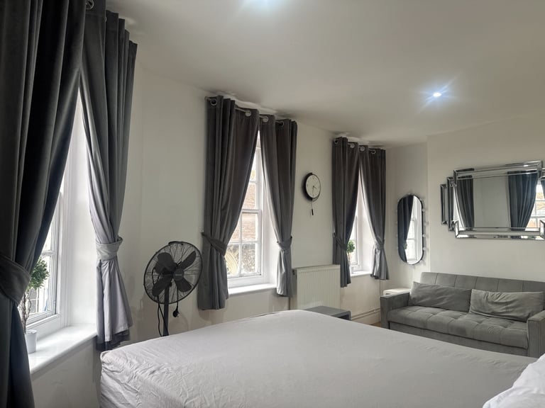 Fully furnished Studio Apartment in the Heart of Canterbury High Street ✨