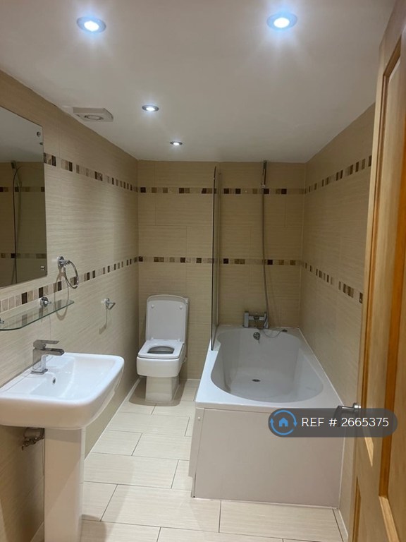 2 bedroom flat in Elmsley Road, Liverpool, L18 (2 bed) (#2665375)