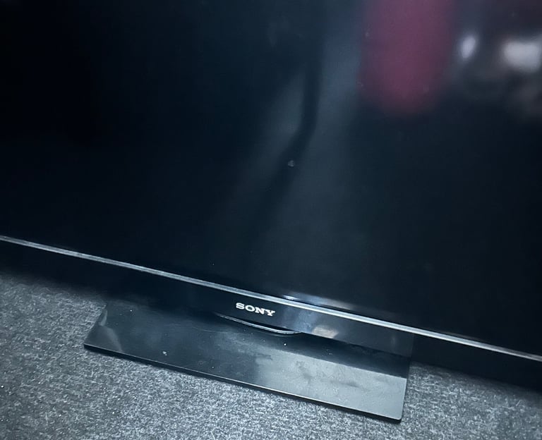 Sony LCD digital 43 TV , remote and manual 
