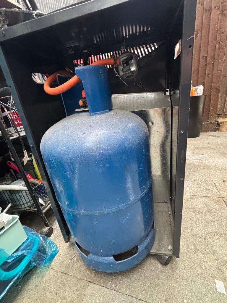 Indoor gas heater with bottle (no gas)