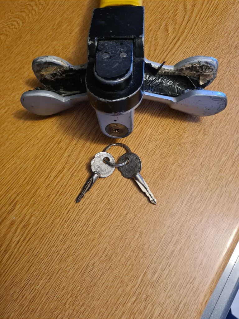 Car steering wheel security lock 