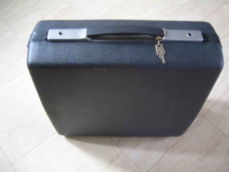 OLYMPIA REPORT DE LUXE ELECTRIC TYPEWRITER