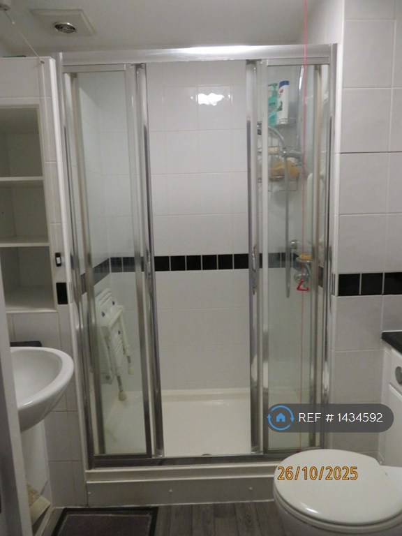 1 bedroom flat in Westminster Court, London, E11 (1 bed) (#1434592)