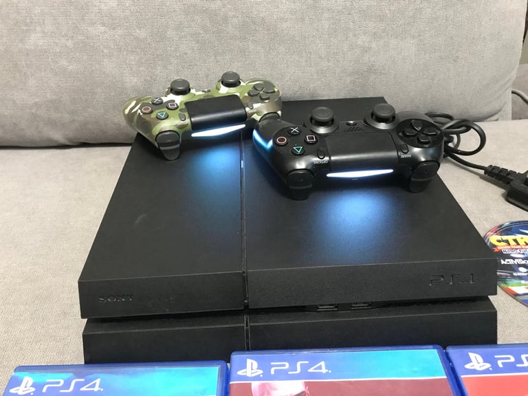 Sony Playstation 4 (PS4) console x2 controllers x5 games bundle