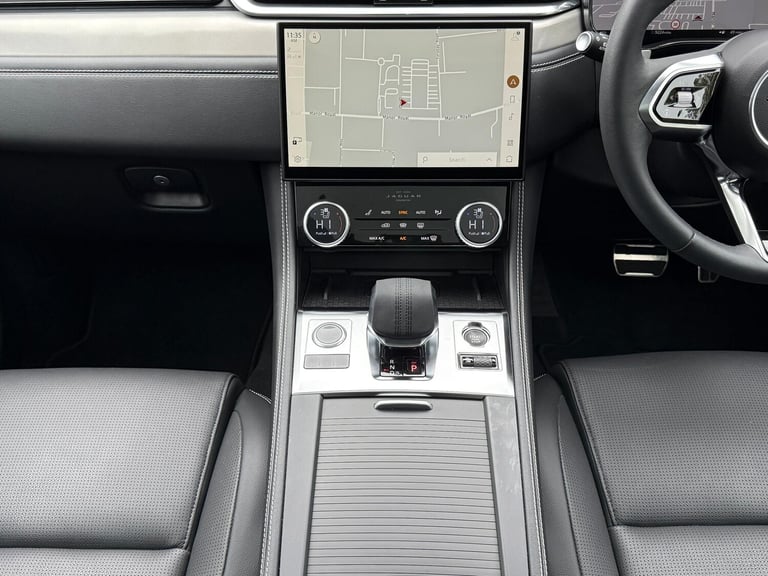 2024 Jaguar F-Pace 2.0 D200 MHEV R-Dynamic SE Black SUV 5dr Diesel Auto AWD Euro 6 (s/s) (204  ES...