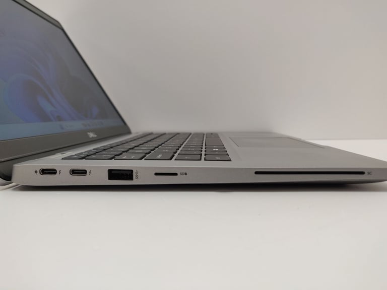 Dell Latitude i5 1135G7 8GB RAM 256GB SSD Windows 11 Pro 13.3-inch Laptop 11th Gen 1080P FHD 5320
