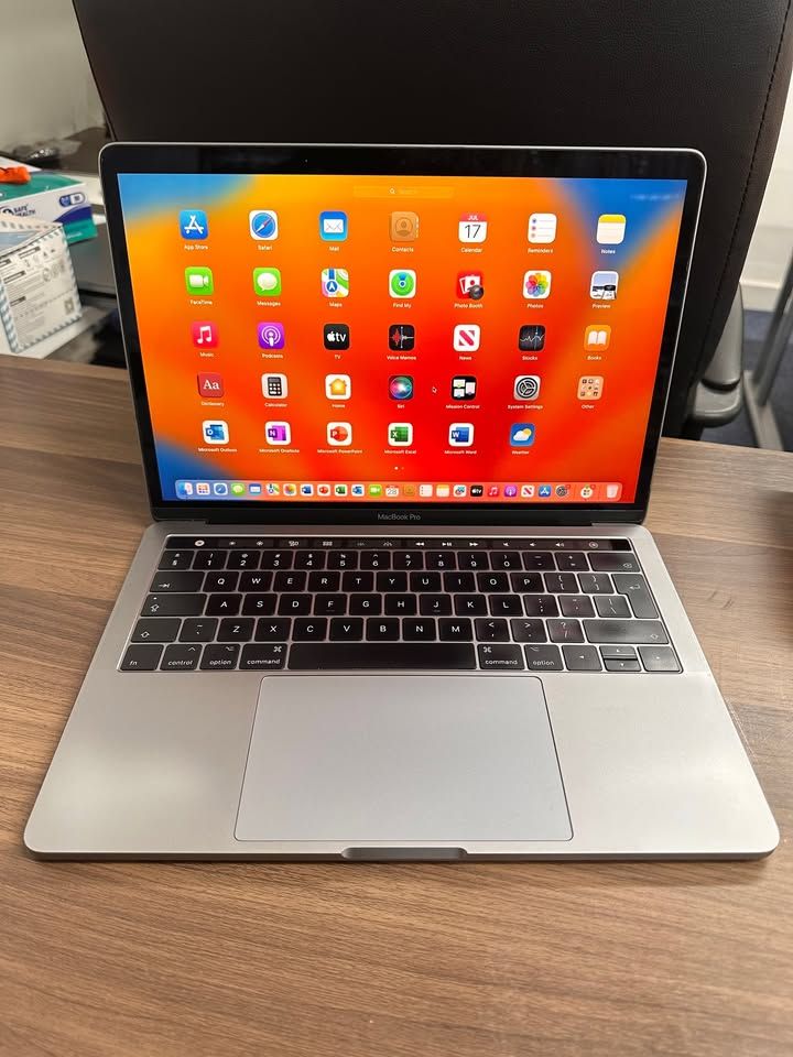 MacBook Pro 13” 2017 Core i5 | 8GB RAM | 256GB SSD