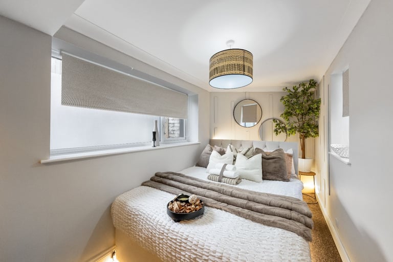 Stunning 1 Bed House  Chatham, Kent ME4 Near Medway Maritime Hospital | COMPANY LET ALLOWED