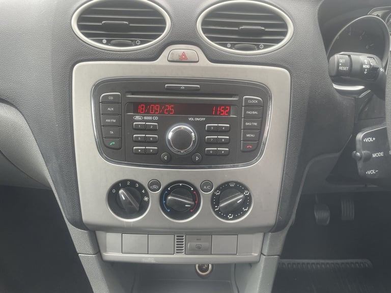 FORD FOCUS 1.6 Style 2010