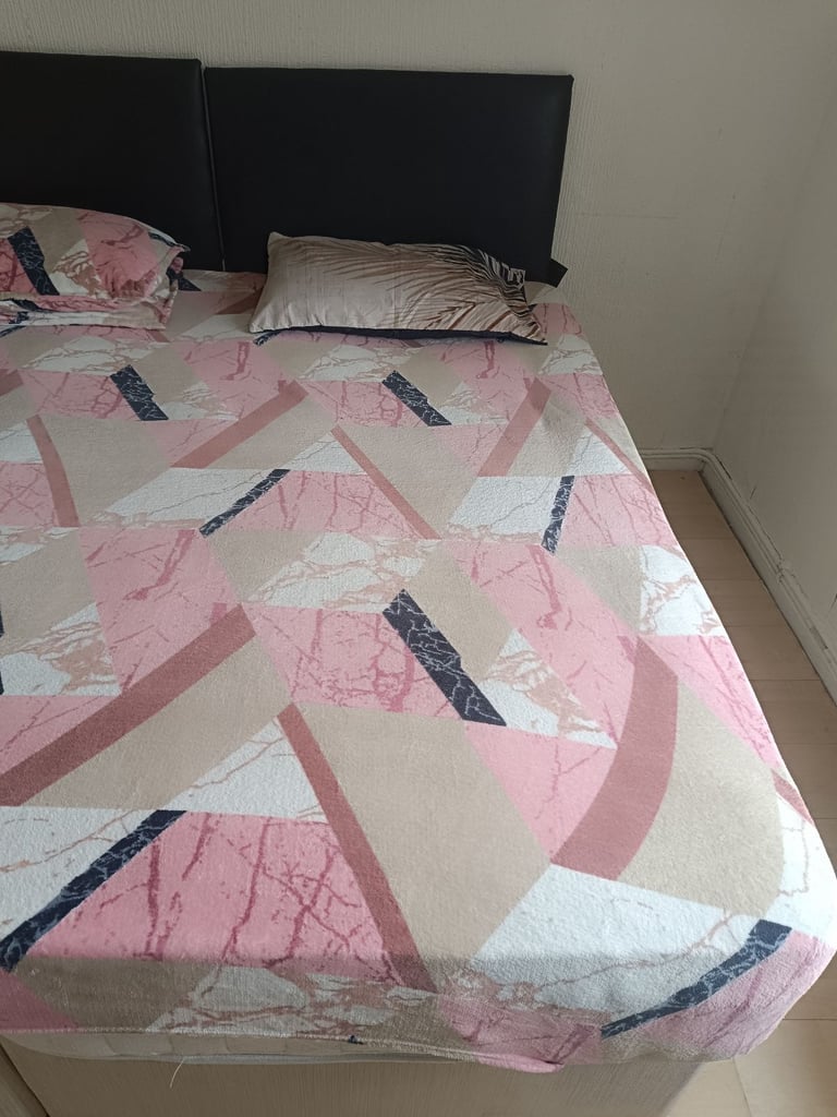 Single bed wirh mattresses