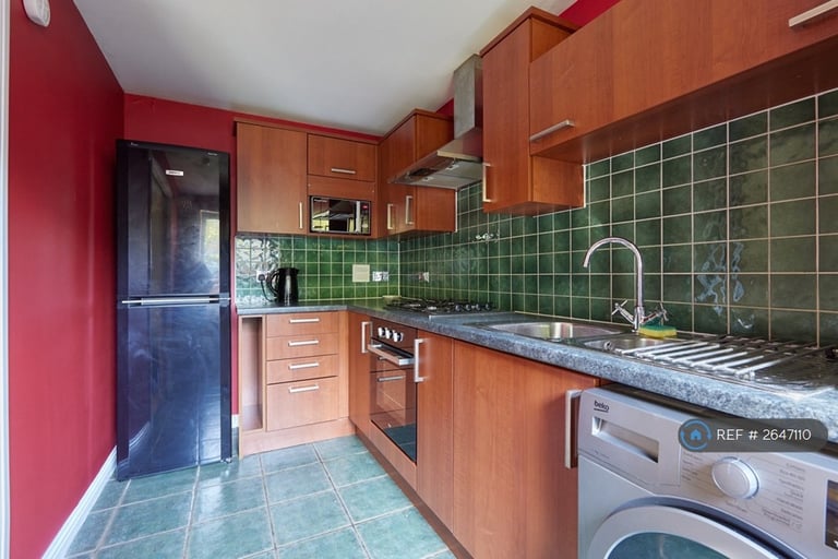 2 bedroom flat in Tytler Court, Edinburgh, EH8 (2 bed) (#2647110)