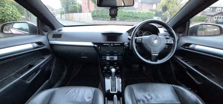 Automatic - Convertible. Leather seats. Serviced 12 times. 2008 Vauxhall Astra TwinTop Design 1.8