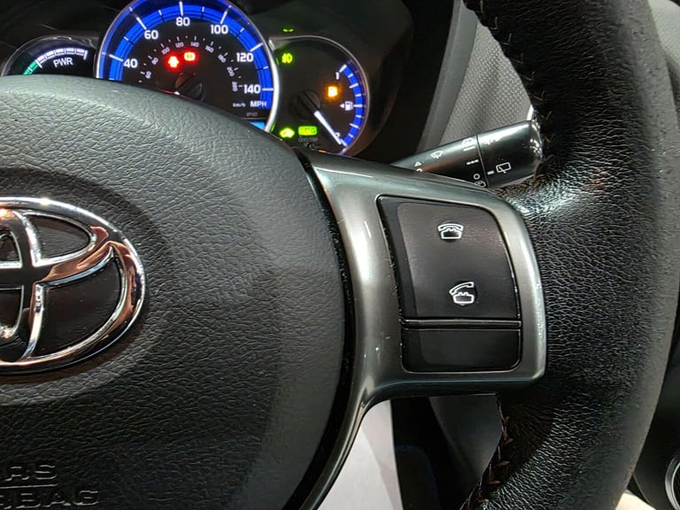 2015 Toyota Yaris 1.5 VVT-h Sport E-CVT Euro 6 5dr HATCHBACK Petrol/Electric Hybrid Automatic