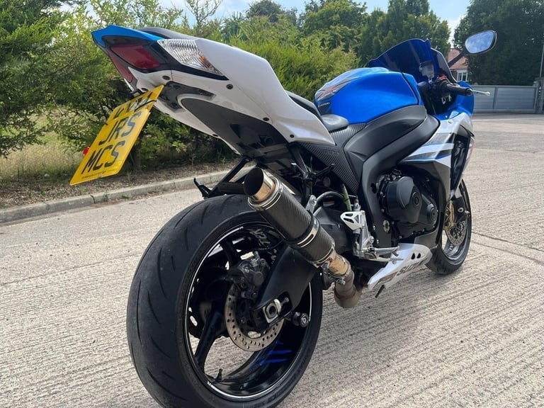 2014 14 SUZUKI GSXR 1000 L4 BLUE  WHITE SPORTS R1 GSXR1000 - LOW MILES CBR