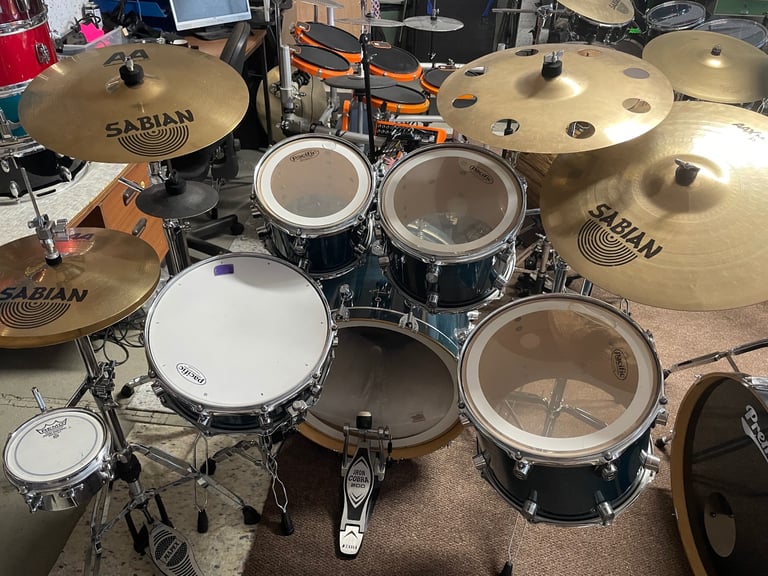 DW pacific. Istanbul cymbals.