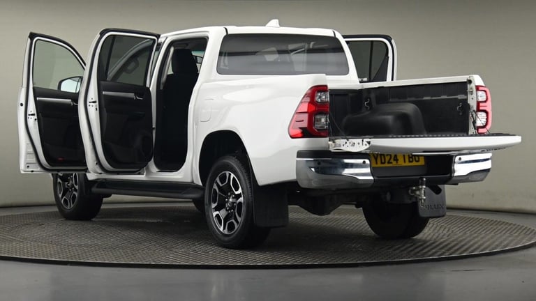 2024 Toyota Hilux 2.8 D-4D Invincible Pickup Double Cab 4dr Diesel Auto 4WD Euro 6 (s/s) (204 Pic...