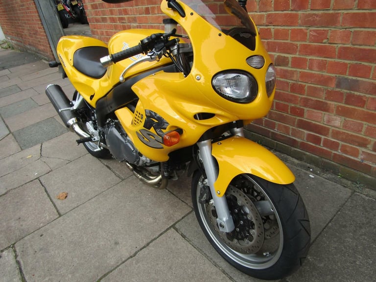 YELLOW TRIUMPH SPRINT RS 955i 13000 MILES VERY NICE EXAMPLE