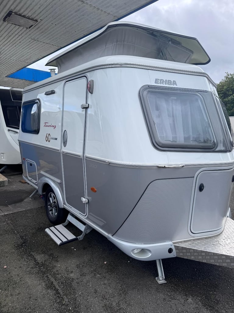 Eriba Familia 310, Yr.2021, fixed bed, mover, awning, cover, extras
