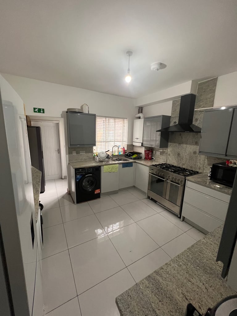 Double ensuite room available all bills including 