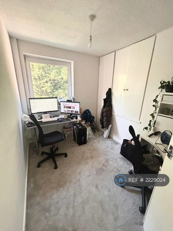 2 bedroom flat in Croft Close, Chislehurst, BR7 (2 bed) (#2229024)