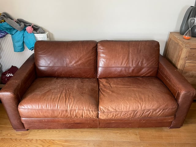 2 Seat Leather Sofa In Oldmeldrum