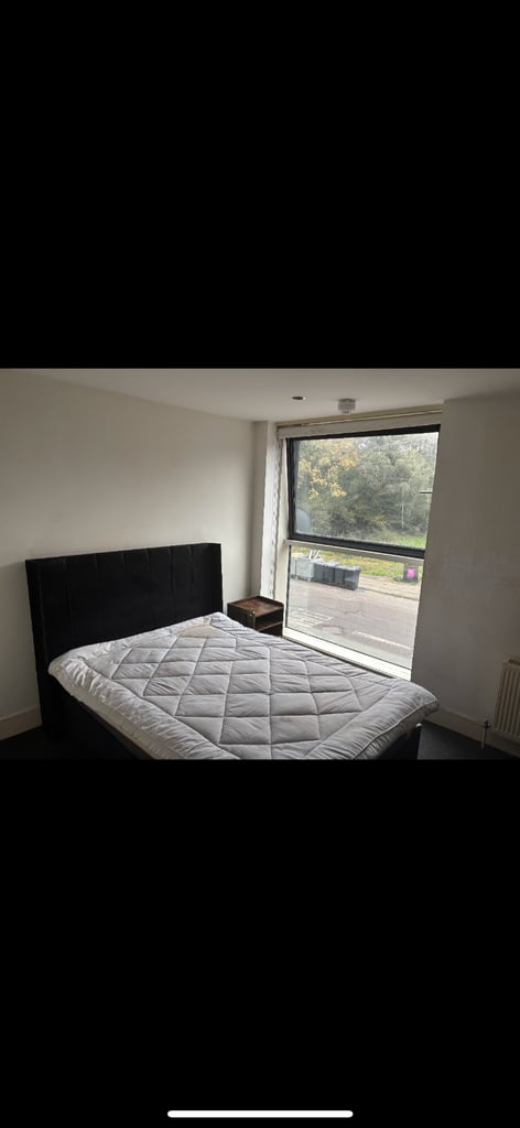 double bedroom flat share