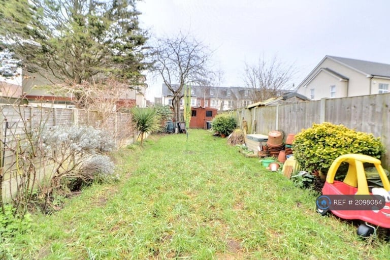 3 bedroom house in Salisbury Avenue, Westcliff-On-Sea, SS0 (3 bed) (#2098084)