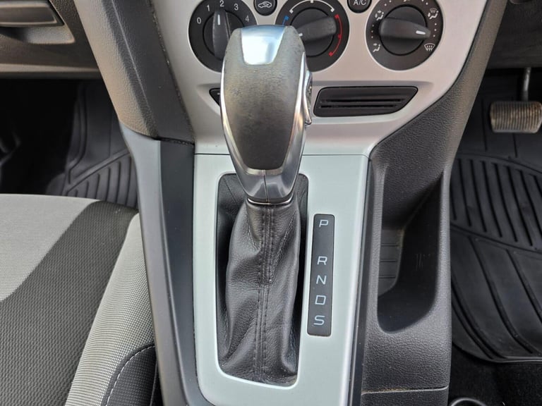 2013 Ford Focus 1.6 Zetec Powershift Euro 5 5dr Hatchback Petrol Automatic