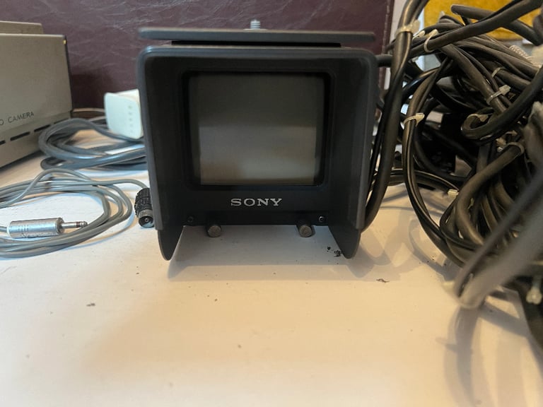 Powers On Vintage Sony AVC-3200CE Video Camera Original Case View Finder & more