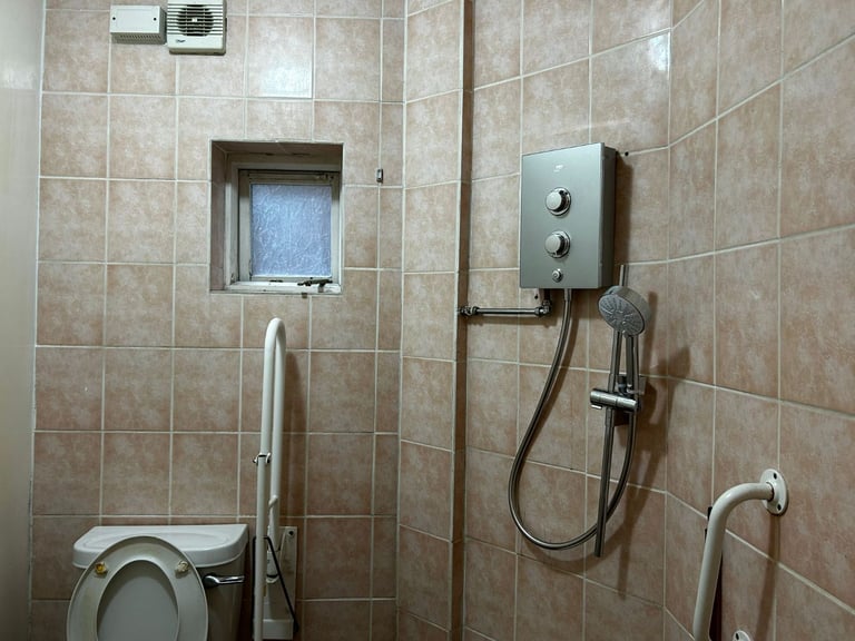 3 bedroom house Fully Furnished 2x WC available to rent £1450.00 pcm Great Location