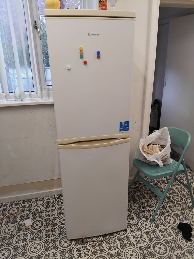 Fridge freezer works perfect can deliver 