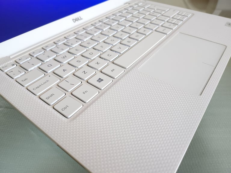 ❤️ Dell XPS 13 7390 4K Touchscreen i7-10510U 16GB RAM 512GB SSD Alpine White Carbon Fibre Laptop