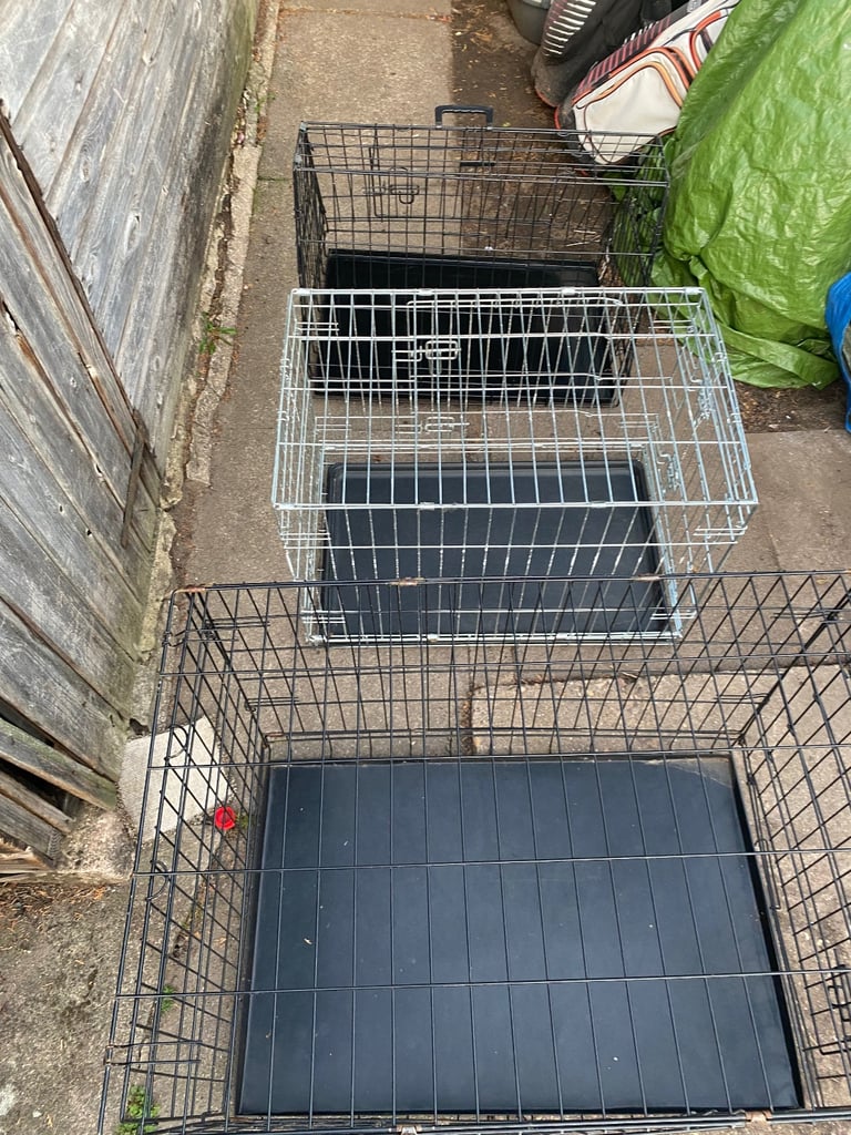Dog cages x3 Med x2 1x Med/Large 