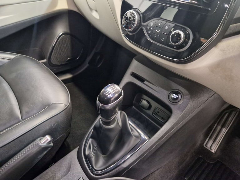 2017 Renault Captur 1.5 Captur Signature S Nav dCi 5dr SUV Diesel Manual