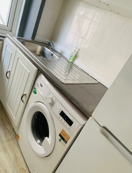 Spacious 4-Bed Flat for Rent – TN34 1HL