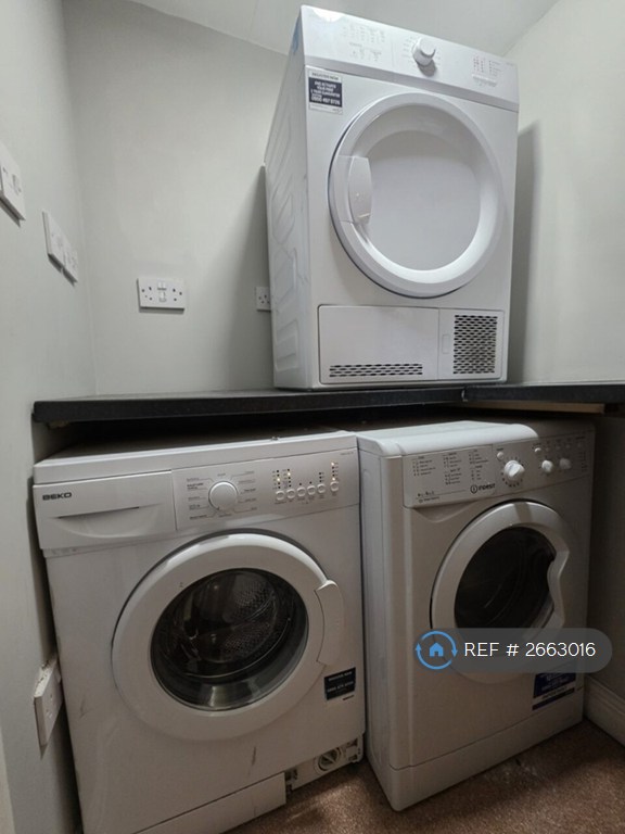 10 bedroom house in Cathays Terrace, Cardiff, CF24 (10 bed) (#2663016)