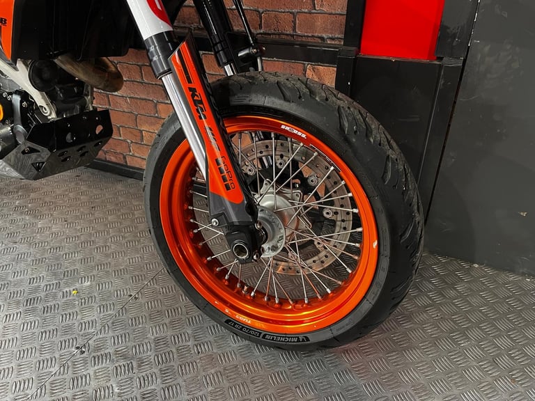 2012 KTM 690 SMC LOTS OF EXTRAS