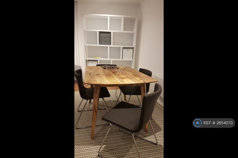 2 bedroom flat in South Tower, Manchester, M15 (2 bed) (#2654073)