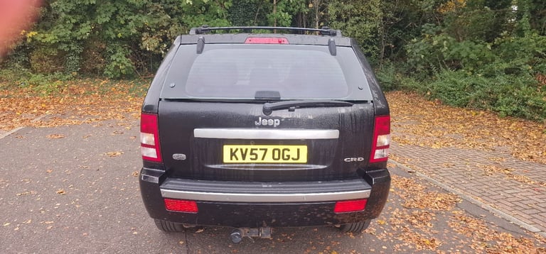 JEEP GRAND CHEROKEE OVERLAND 3LITRE CRD 4X4 FACTORY BLACK. FULL MOT