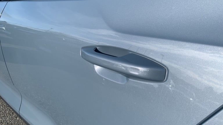 2023 Volvo XC40 Ultimate, B4 mild hybrid, Petrol, Dark ESTATE N/A Automatic