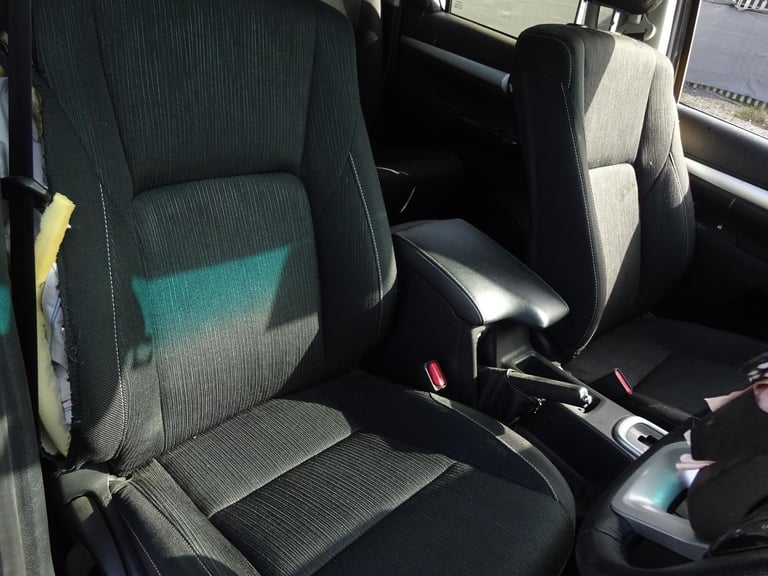 2024 73 REG TOYOTA HILUX INVINCIBLE D-4D 4WD DIESEL AUTO DAMAGED SALVAGE