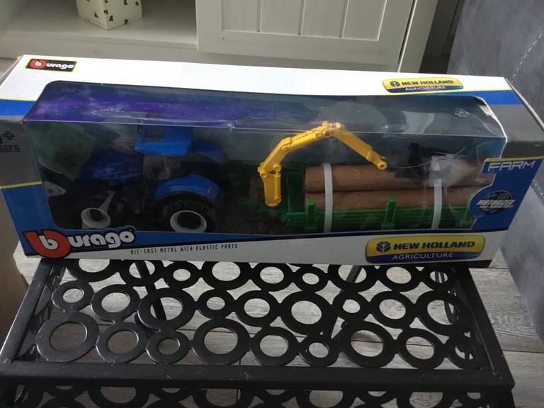 Bburago New Holland Agriculture Tractor & Trailer