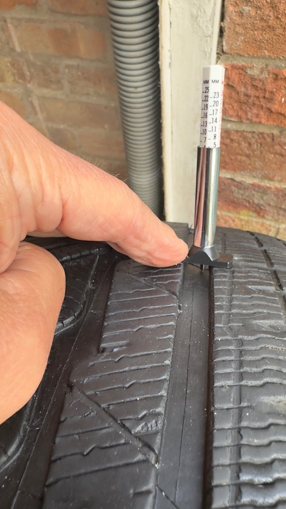2 x 235/35 R19  91V Michelin Pilot Alpin