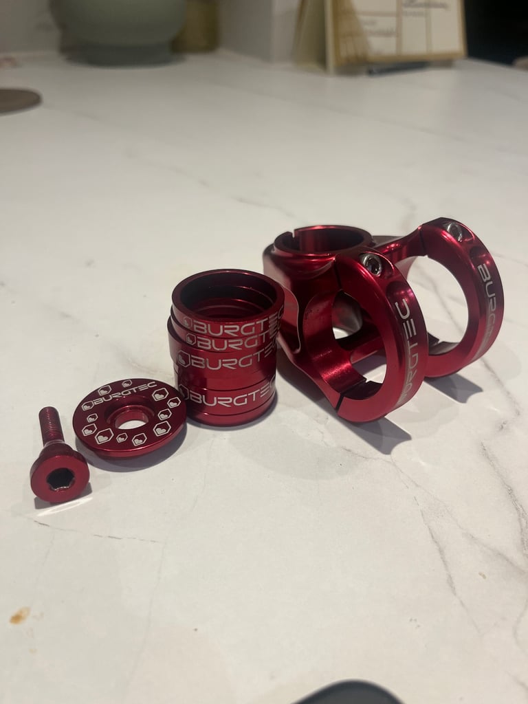 Burgtec Race Red stem set 