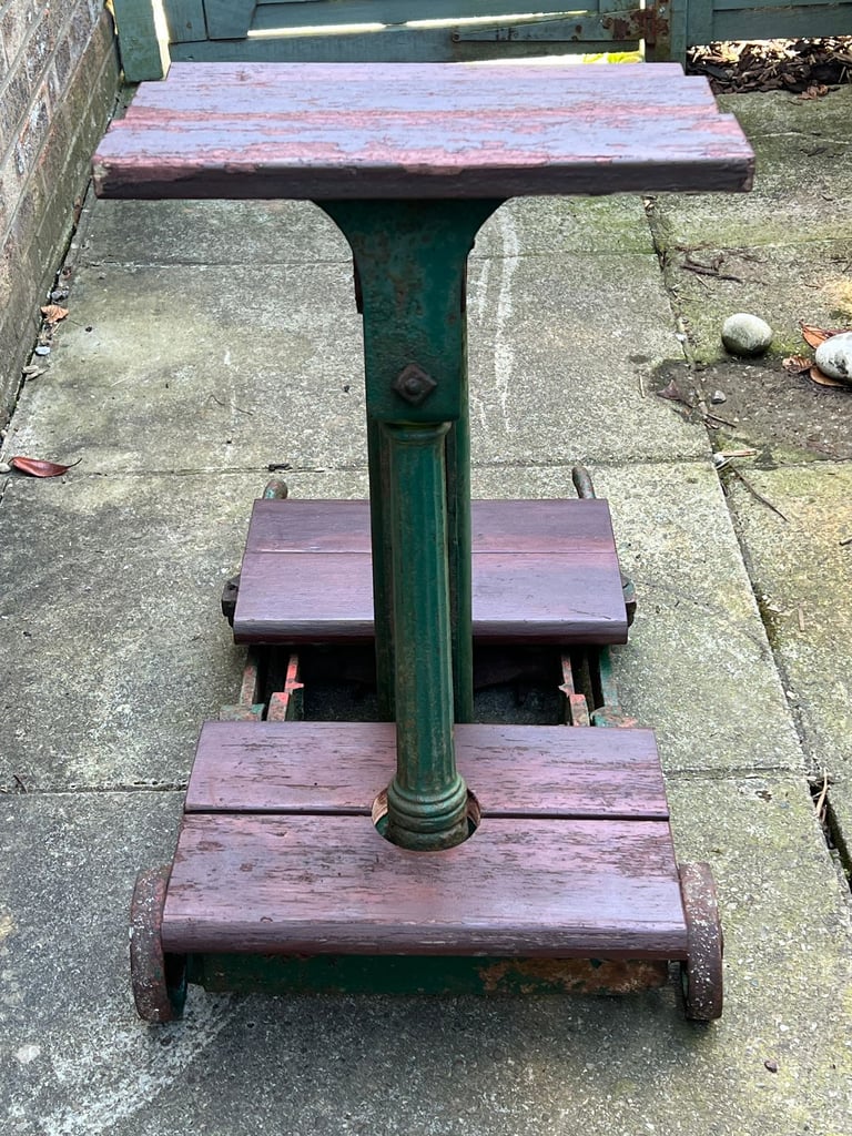 Antique cast iron Avery 3CWT platform scales, ideal garden feature or plant stand