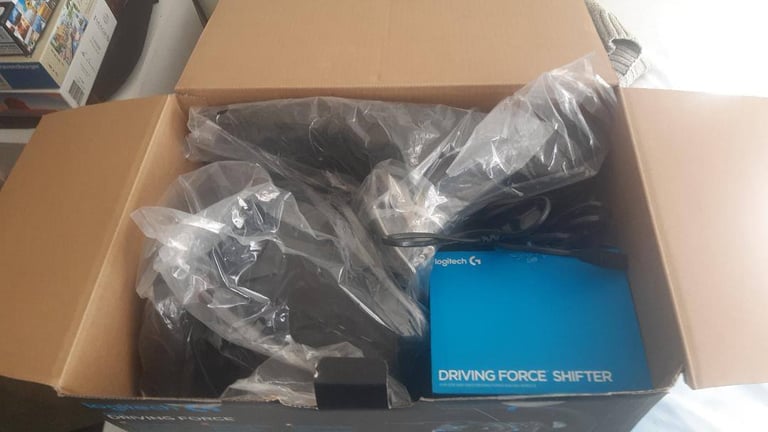 Logitech G29 racing wheel, pedels and gear shifter