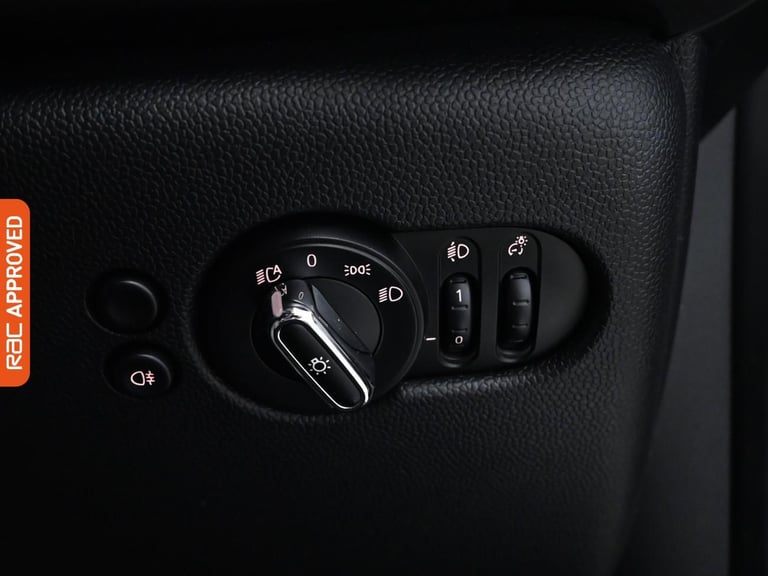 2021 MINI Hatch 1.5 One Classic Hatchback 3dr Petrol Steptronic Euro 6 (s/s) (102 ps) Hatchback P...