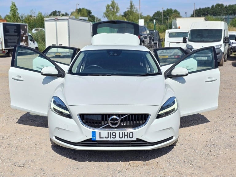 2019 Volvo V40 2.0 D2 Momentum Edition Auto Euro 6 (s/s) 5dr Hatchback Diesel Automatic