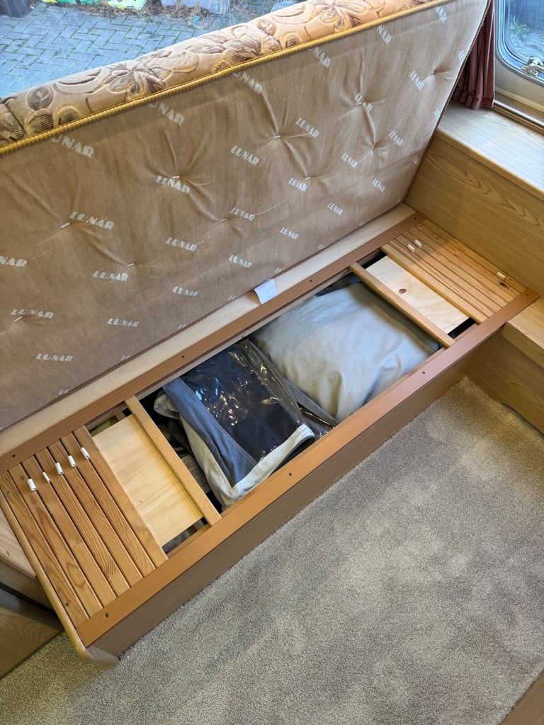 1998 Lunar Solar 465-5 Berth Caravan, Full Size Awning, Double Dinette Family Layout.